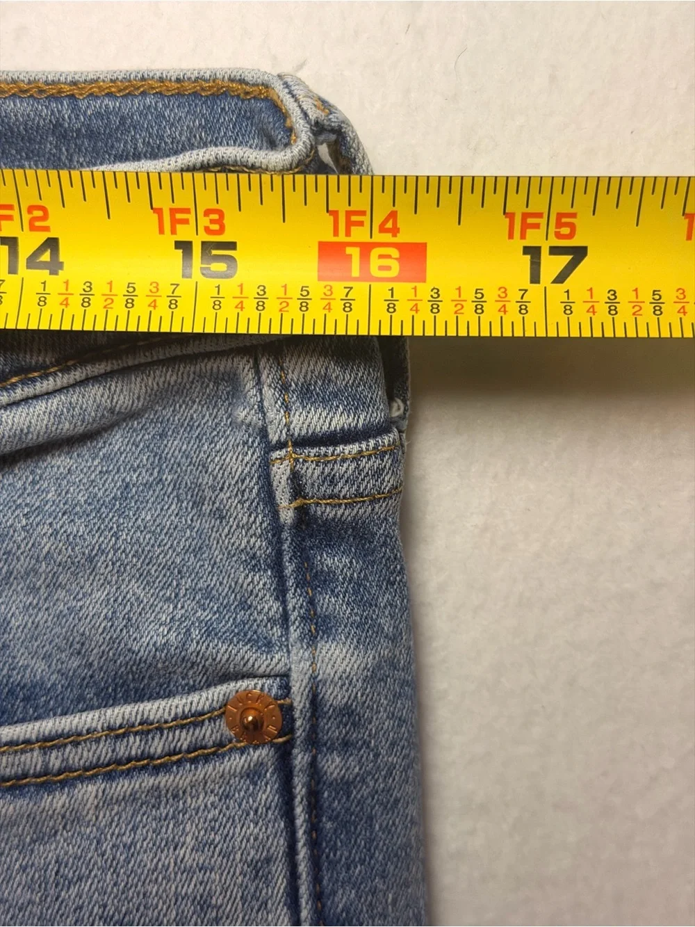 Lucky Brand Straight Leg Jeans in Washed Blue size 12